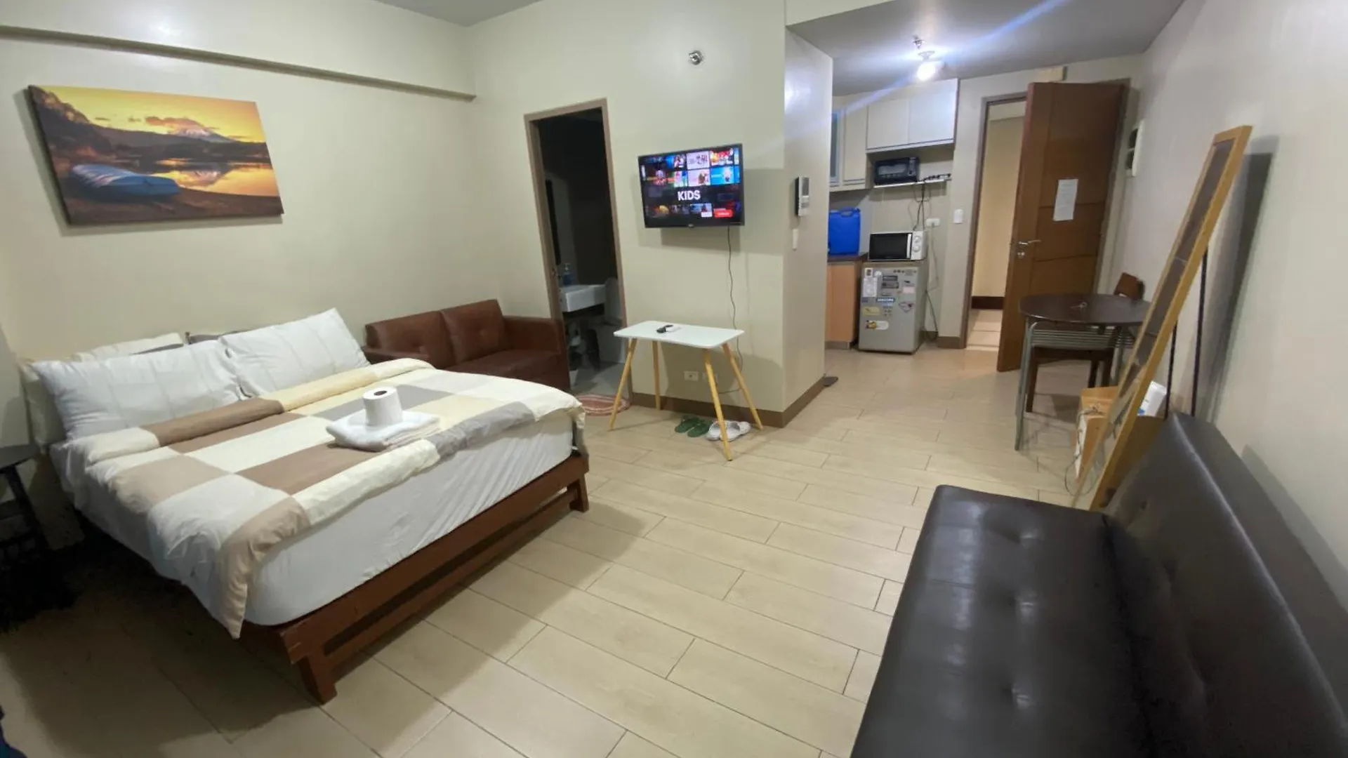 Two Palm Tree Villas Condotel By Kath Manila